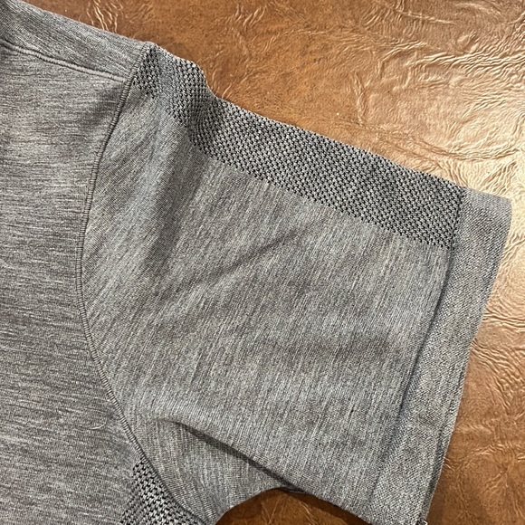 Gray Lululemon top - Picture 5 of 7